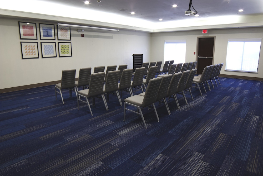Holiday Inn Express Hotel & Suites Seguin by IHG - photo 38