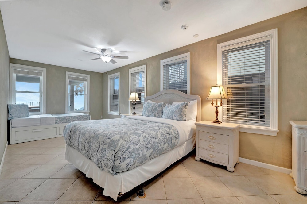 Stones Throw Beachfront Luxury Suites - photo 6