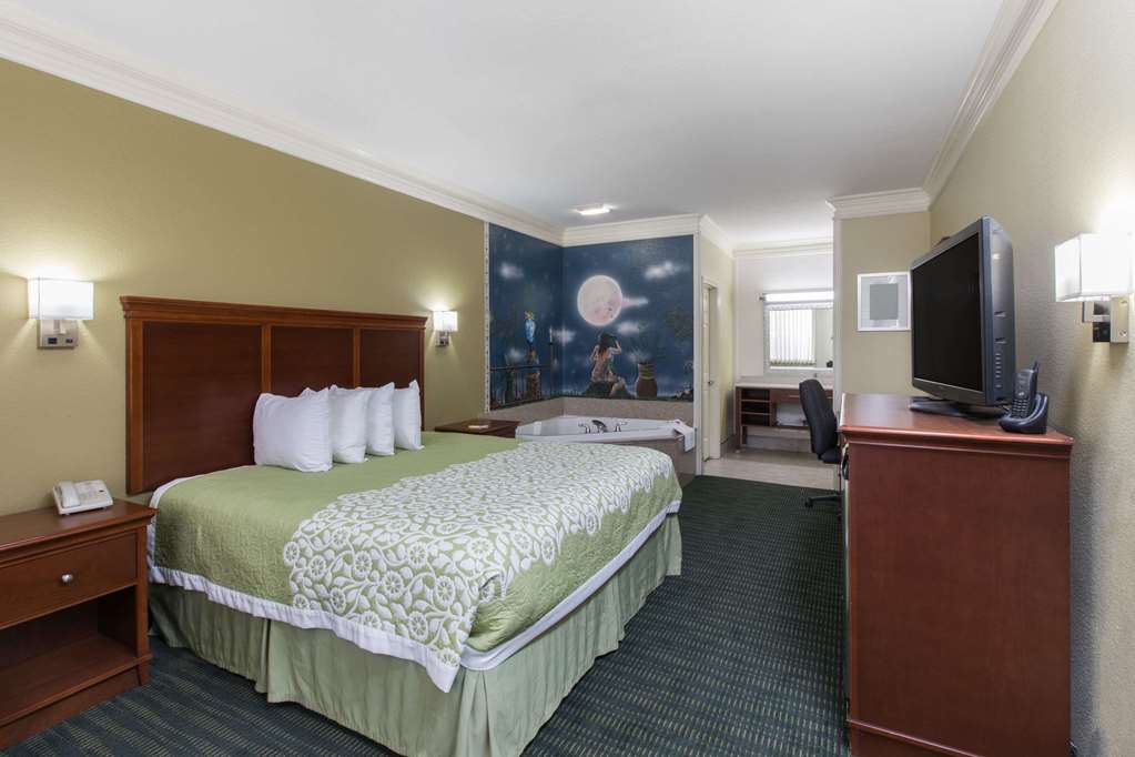 Days Inn & Suites by Wyndham Big Spring - photo 12