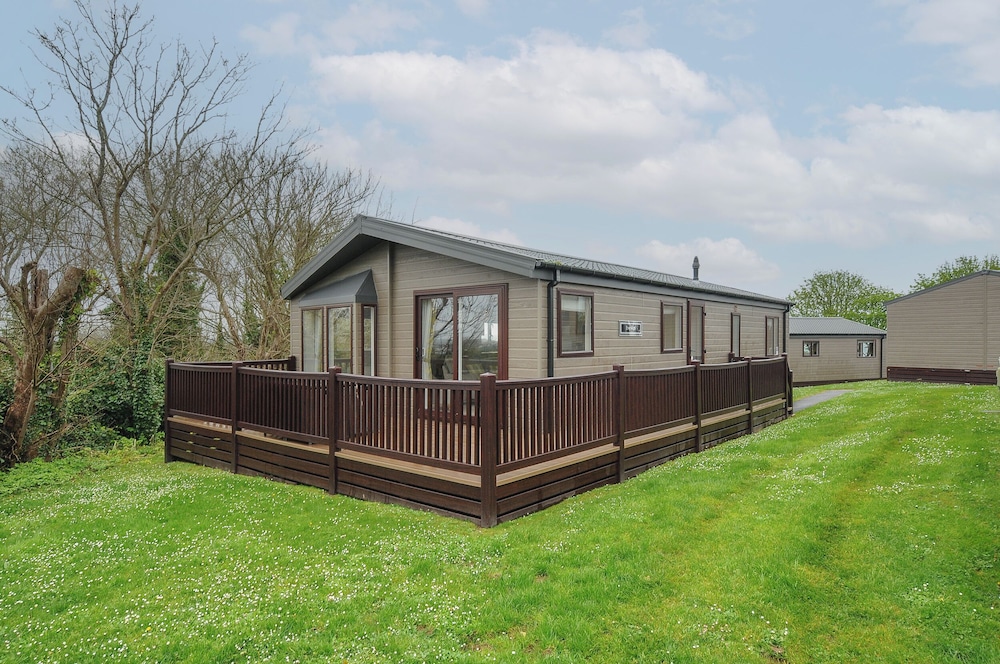 Lodge 63 at Riviera Bay Coastal Retreat — 4-Star Luxury Hotel in Brixham, United Kingdom