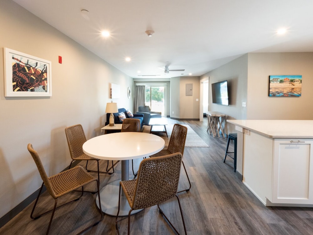 Long Beach Suites - photo 11