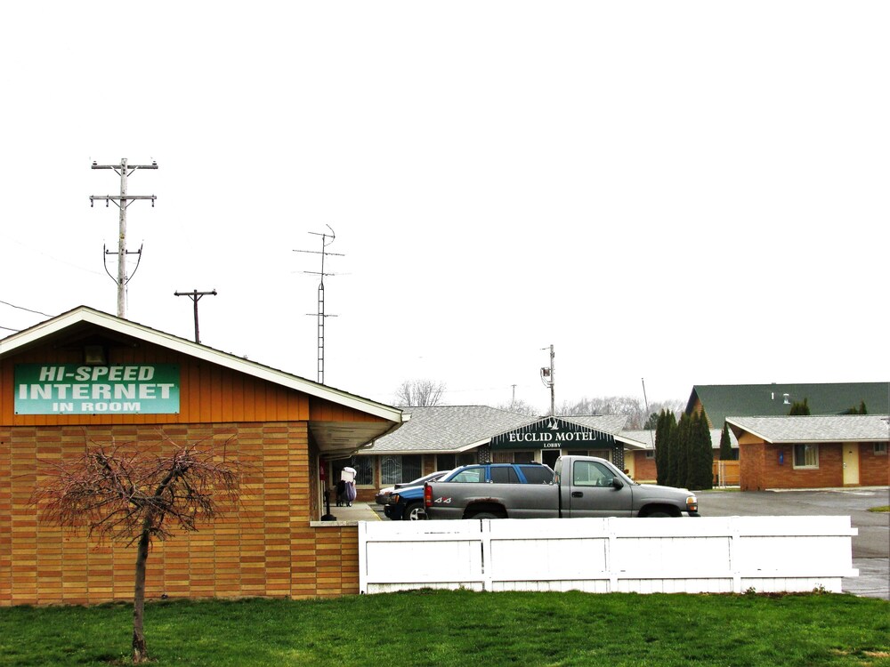 Euclid Motel - photo 15