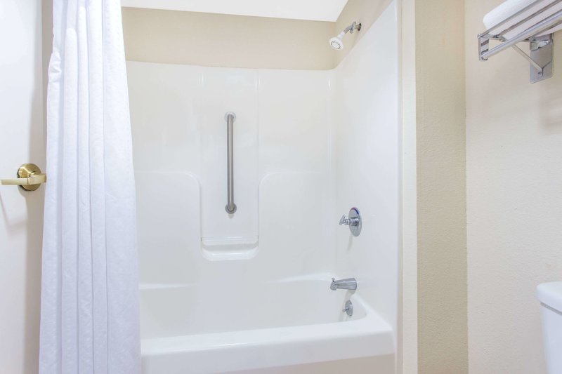 Super 8 by Wyndham Spartanburg I 26 Exit 22 - photo 25