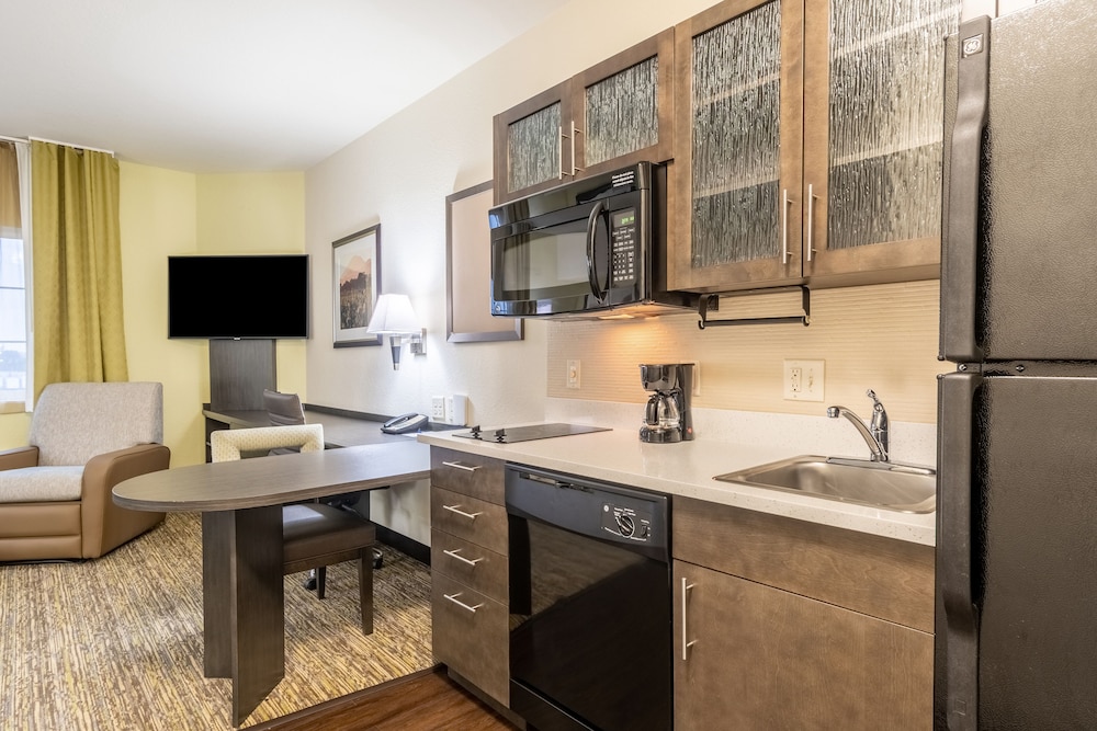 Candlewood Suites Portland Airport by IHG - photo 41