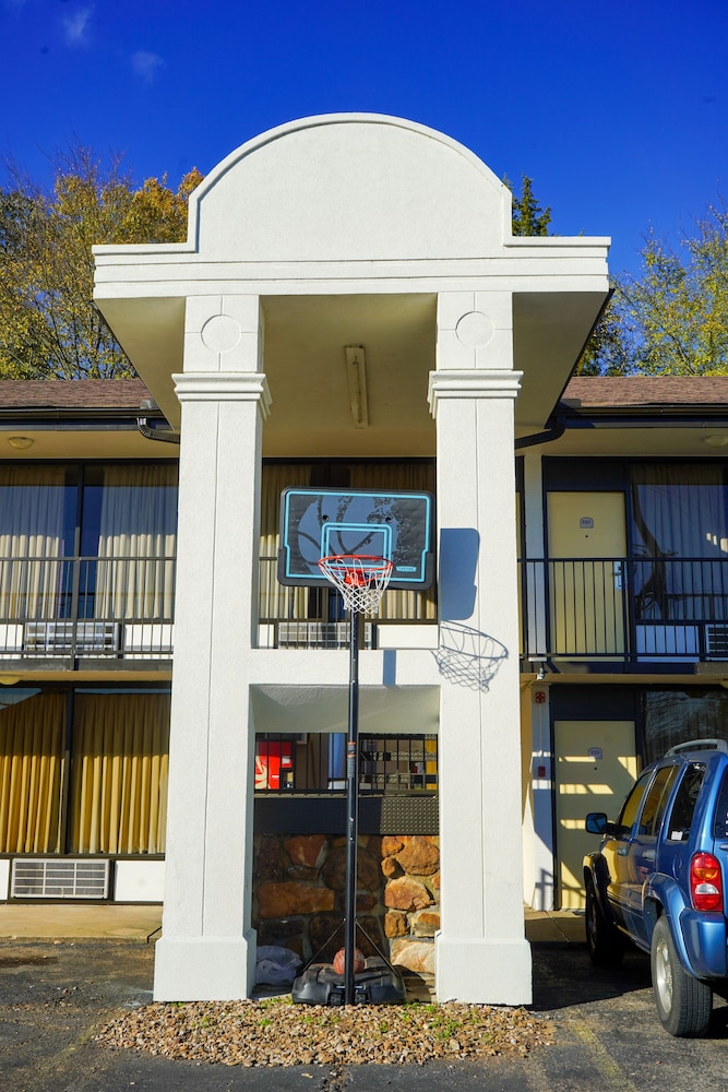 Sunset Inn Clarksville - photo 47