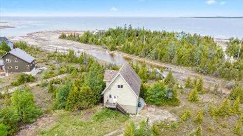 Dragonfly Cove Nature Inspired Lakeside Living in Tobermory, Canada
