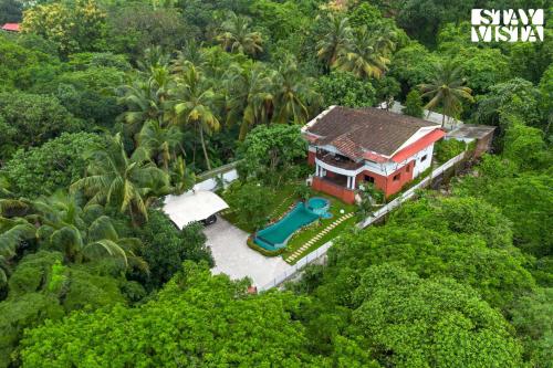 StayVista at Casa Chalora with Pool BBQ Games Room — 4-Star Luxury Hotel in Candolim, India