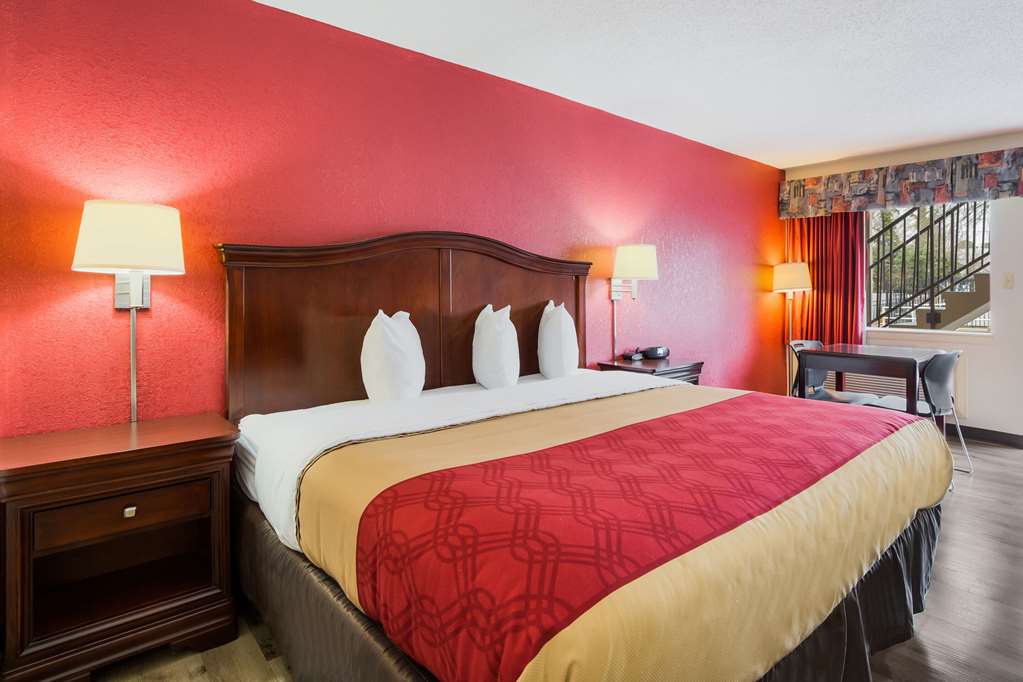 Econo Lodge Williamsburg Historic Area - photo 15