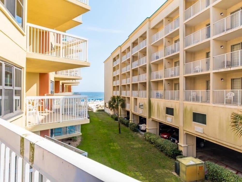 Harbour Place #202 by Southern Vacation Rentals — 4-Star Luxury Hotel in Orange Beach, United States