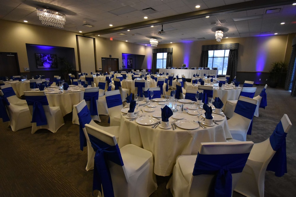 Hampton Inn & Suites Milwaukee West - photo 54