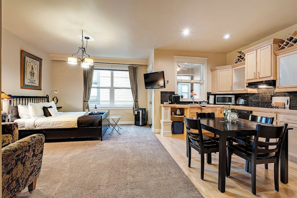 The Orenco Station Hotel - photo 23
