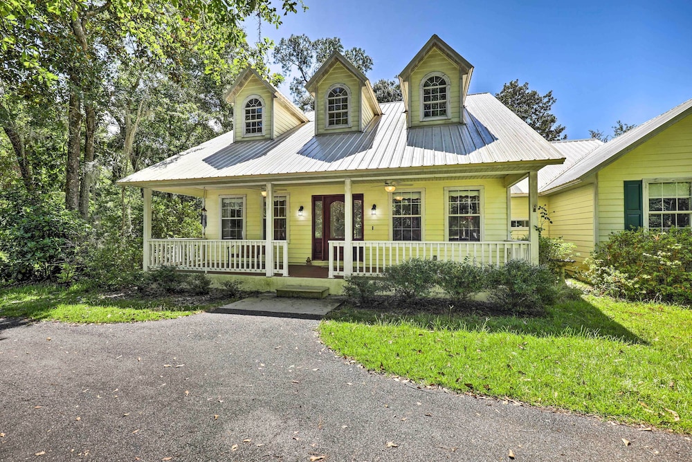 Charming Waldo Getaway Near Lake Santa Fe in Waldo, United States