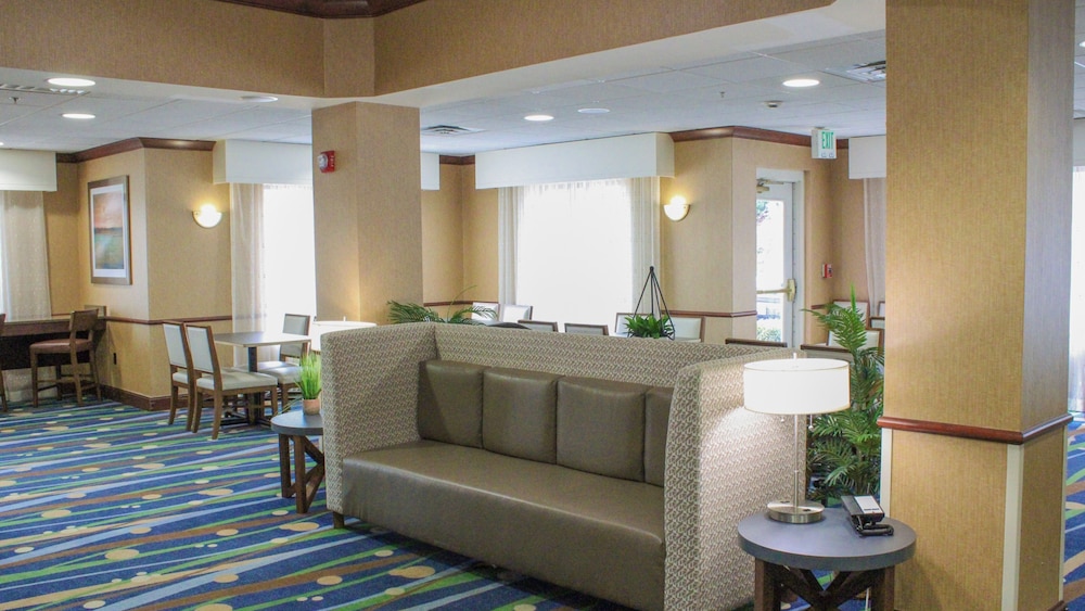 Holiday Inn Express Hotel & Suites Manchester Airport by IHG - photo 57