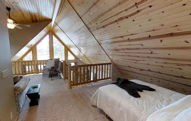 Lakefront Hideaway - photo 28