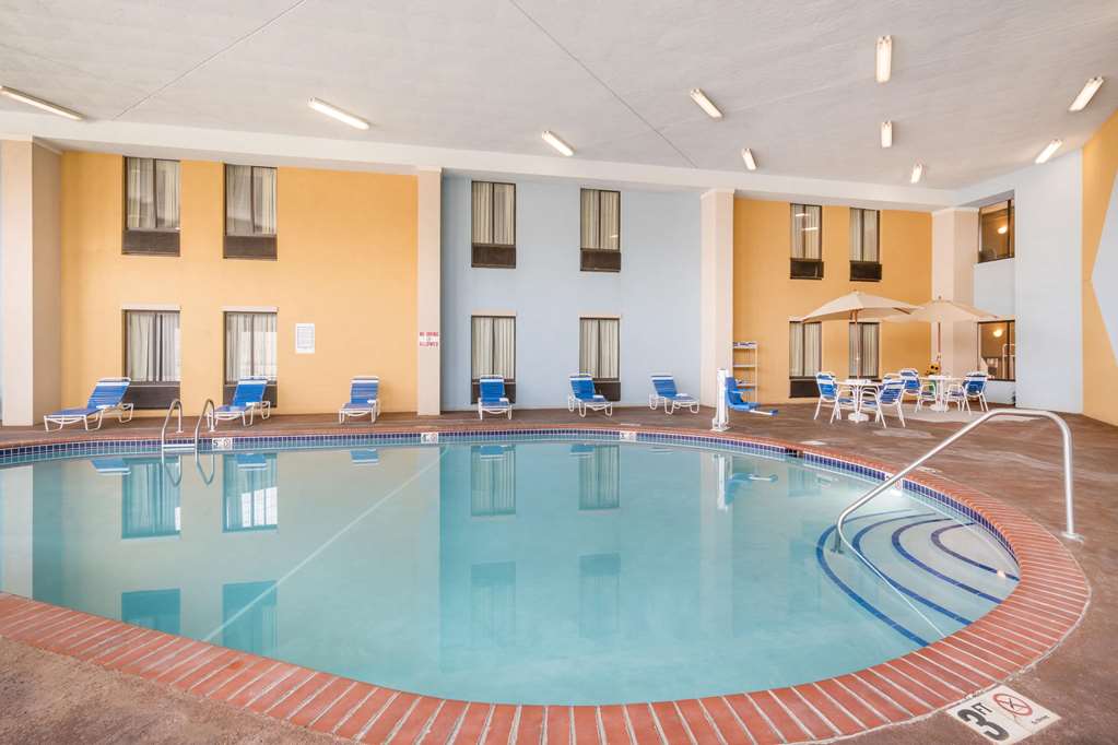 AmericInn by Wyndham Johnston Des Moines - photo 4