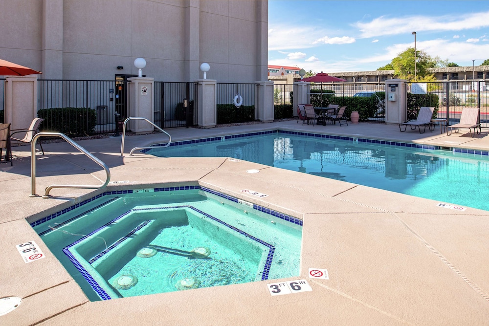 Hampton Inn Albuquerque University Midtown - photo 32