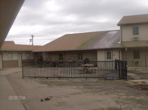 King's Inn of Platte - photo 2