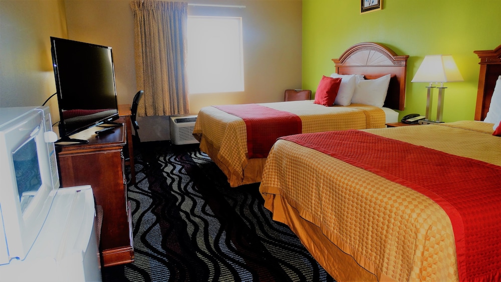 Oak Tree Inn & Suites - photo 22