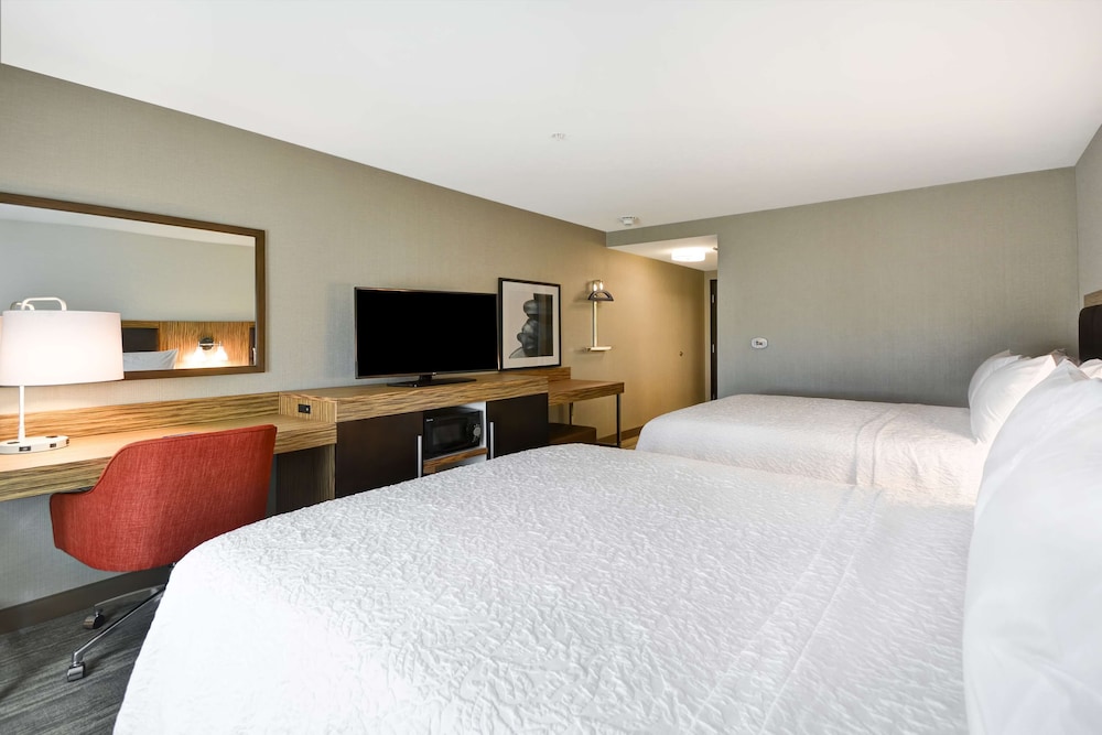 Hampton Inn & Suites Detroit Warren - photo 14