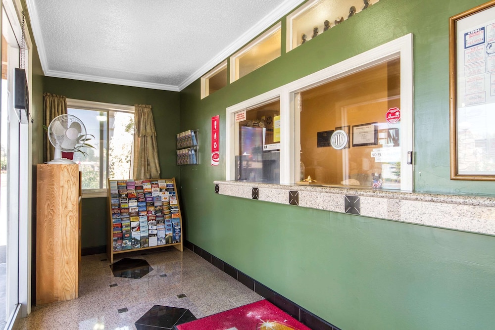 Econo Lodge Fairfield - photo 2