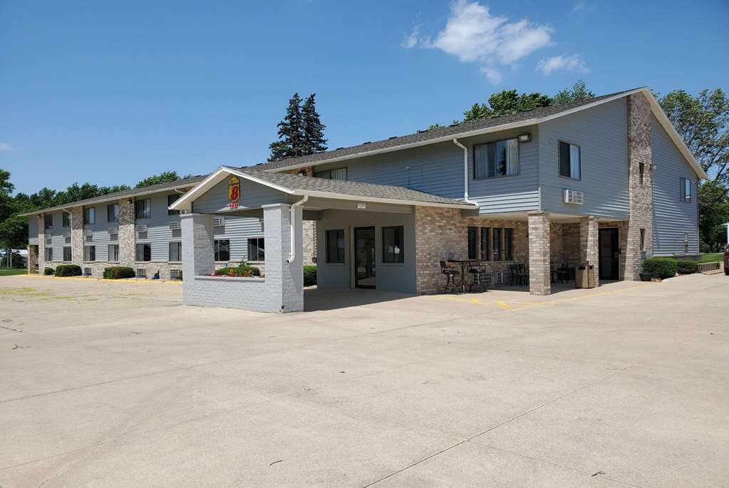 Super 8 by Wyndham Estherville - featured photo