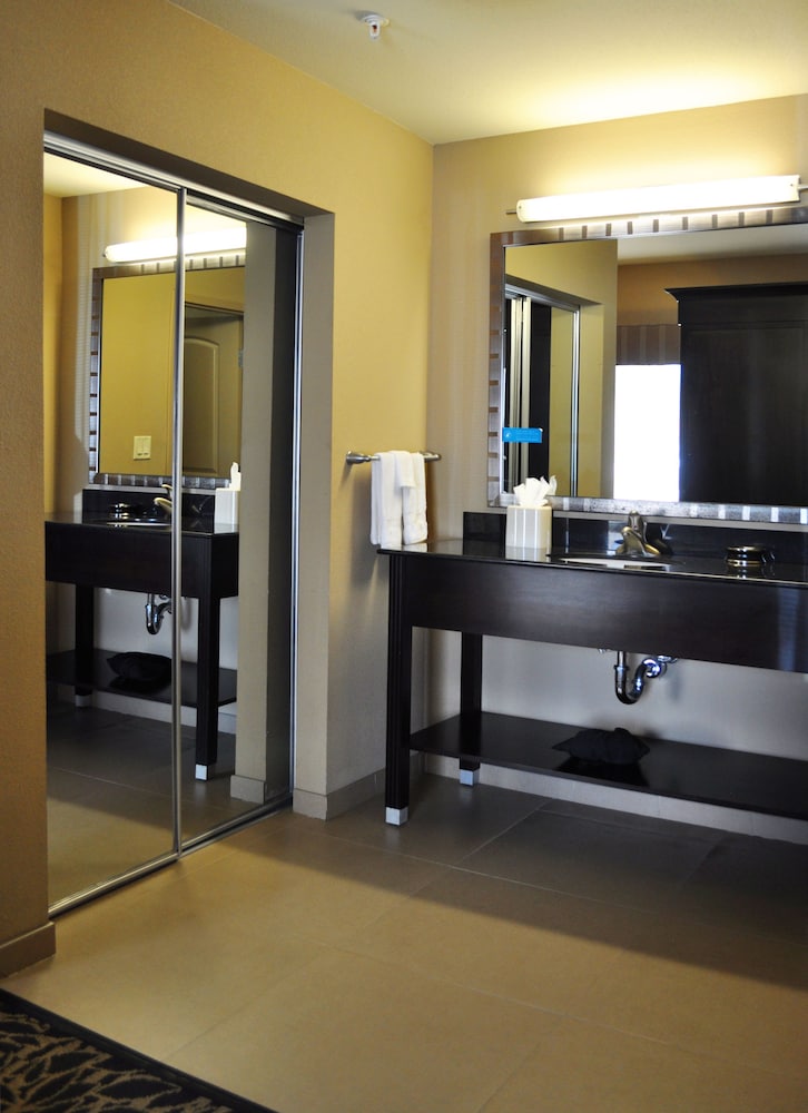 Hampton Inn & Suites Bay City TX - photo 20