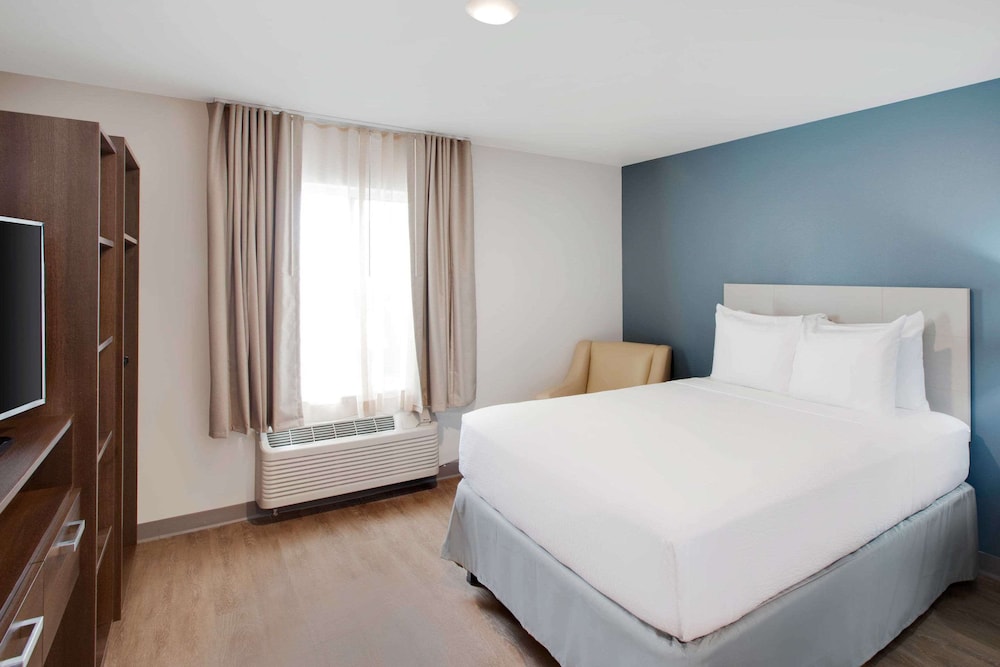 WoodSpring Suites Plano North Dallas - photo 9