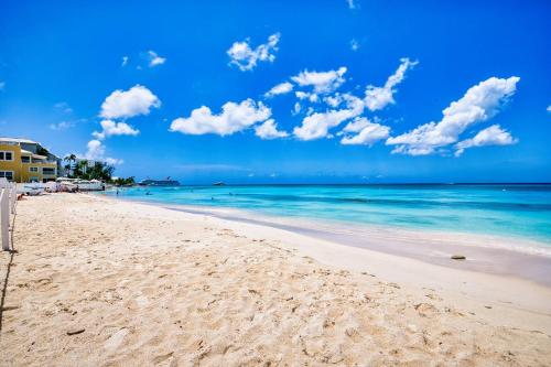 Laguna Relaxing Family Oasis — Unknown City