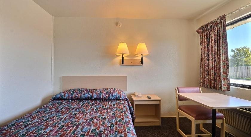 Motel 6 Indianapolis East - photo 4