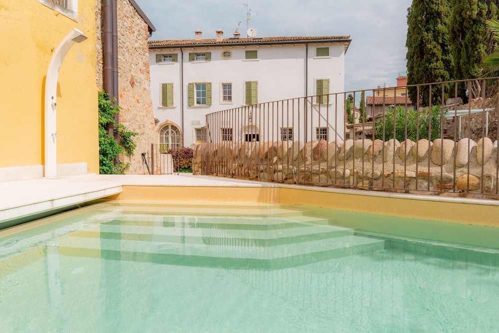 Residence Corte San Carlo — 4-Star Luxury Hotel in Lazise, Italy