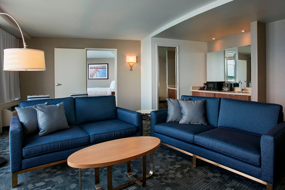 Courtyard by Marriott Erie Bayfront - photo 25