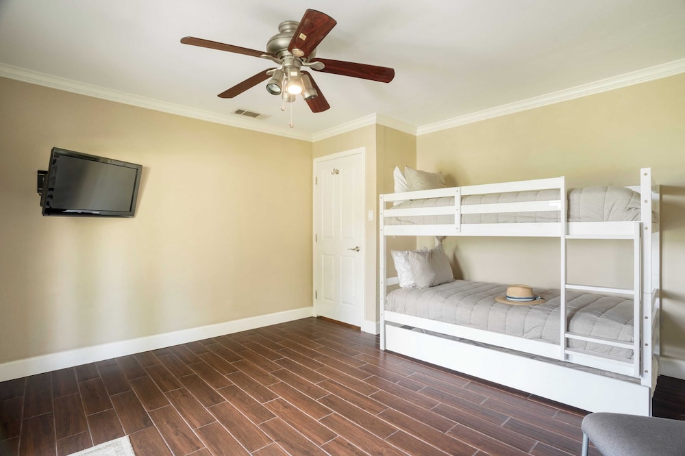 Travis by Avantstay Waterfront Lake Retreat - photo 26