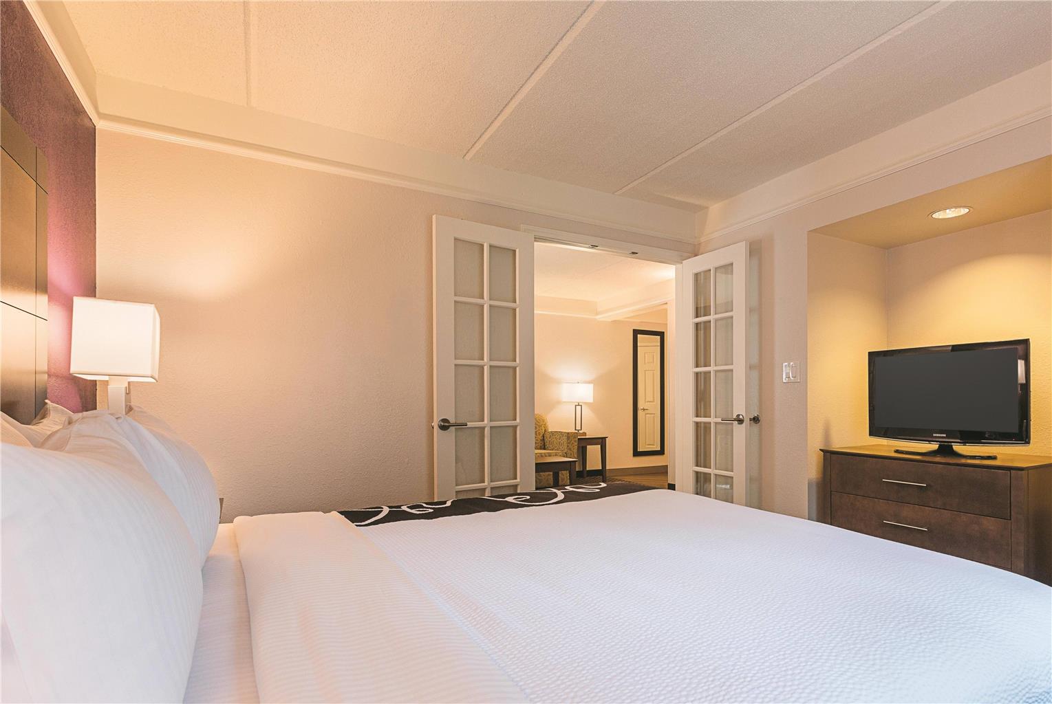 La Quinta Inn & Suites by Wyndham Atlanta Alpharetta - photo 39