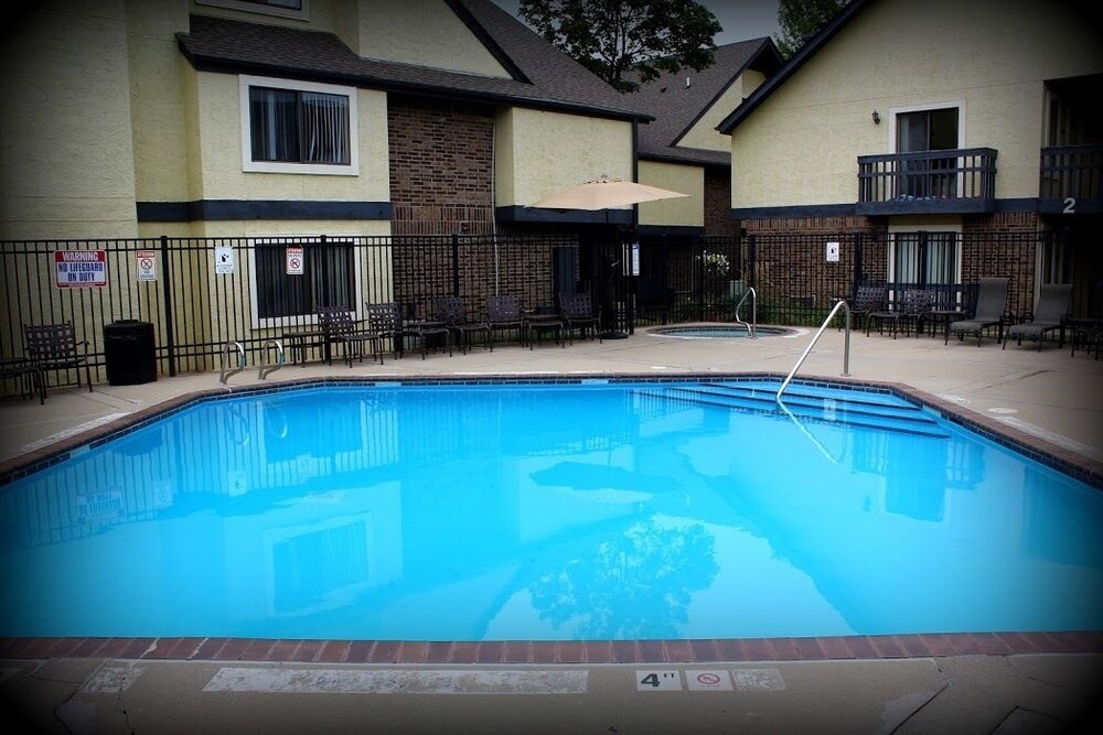 Sterling Hotel and Suites - photo 32