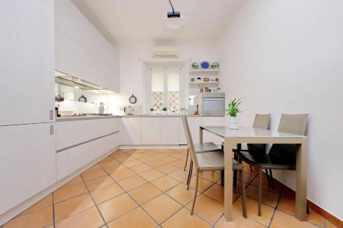 suity I cozy anglona apartment — 4-Star Luxury Hotel in Rome, Italy