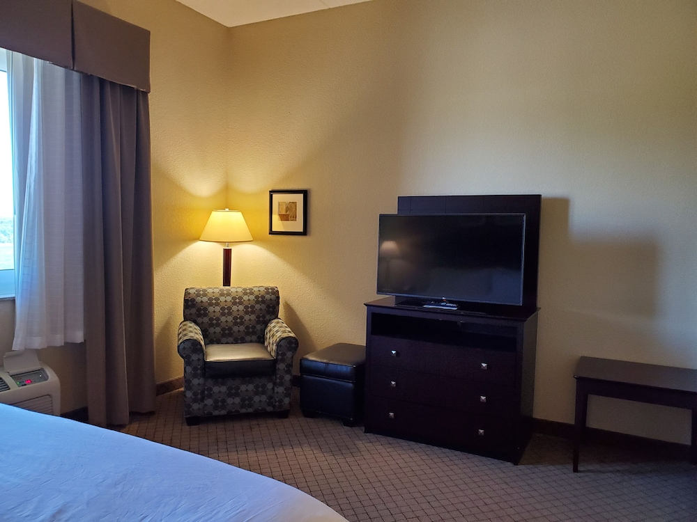 Holiday Inn Express Hotel and Suites Mankato East by IHG - photo 39