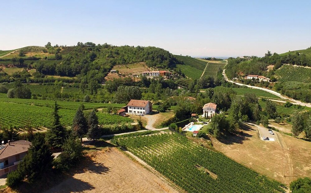 La Collina dei Conigli pet-friendly hotel Castel Boglione