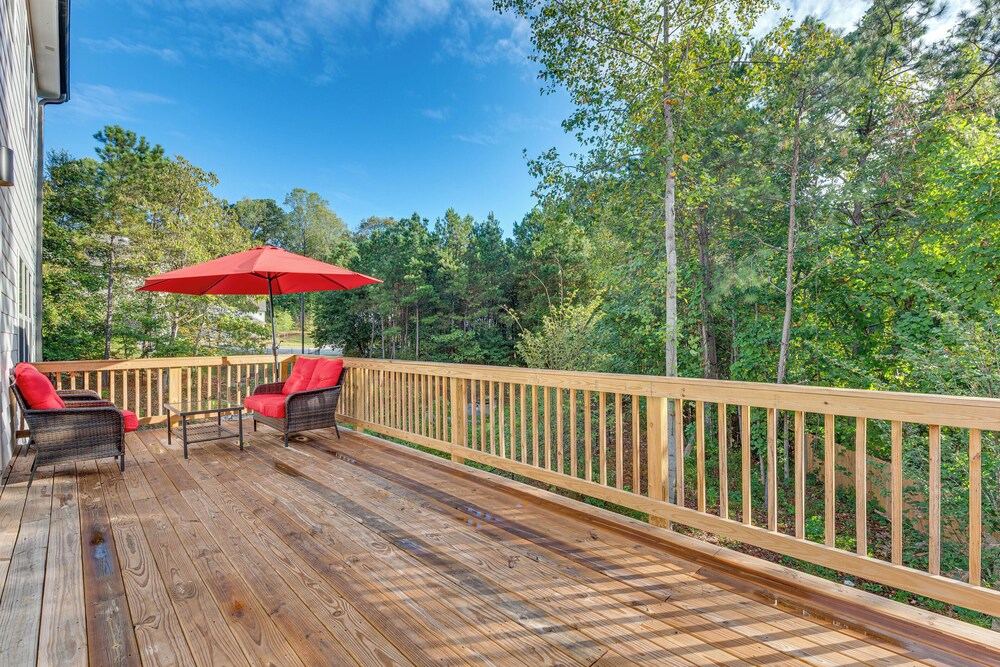 11 Mi to Dtwn: Luxe Atlanta Retreat w Deck & Yard