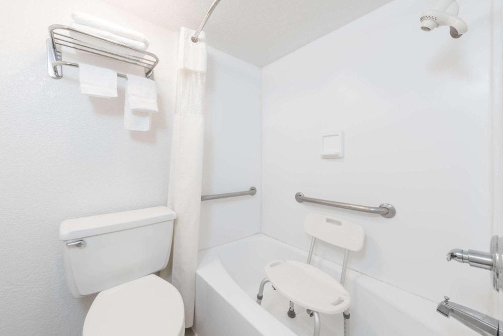 Relax Inn Mineral Wells - photo 28