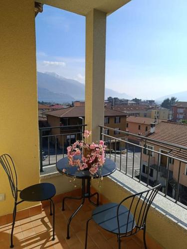 Window on the lake — 4-Star Luxury Hotel in Gravedona-San Gregorio, Italy