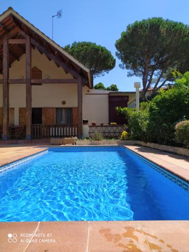 Chalet entre parques naturales — 4-Star Luxury Hotel in Vallgorguina, Spain