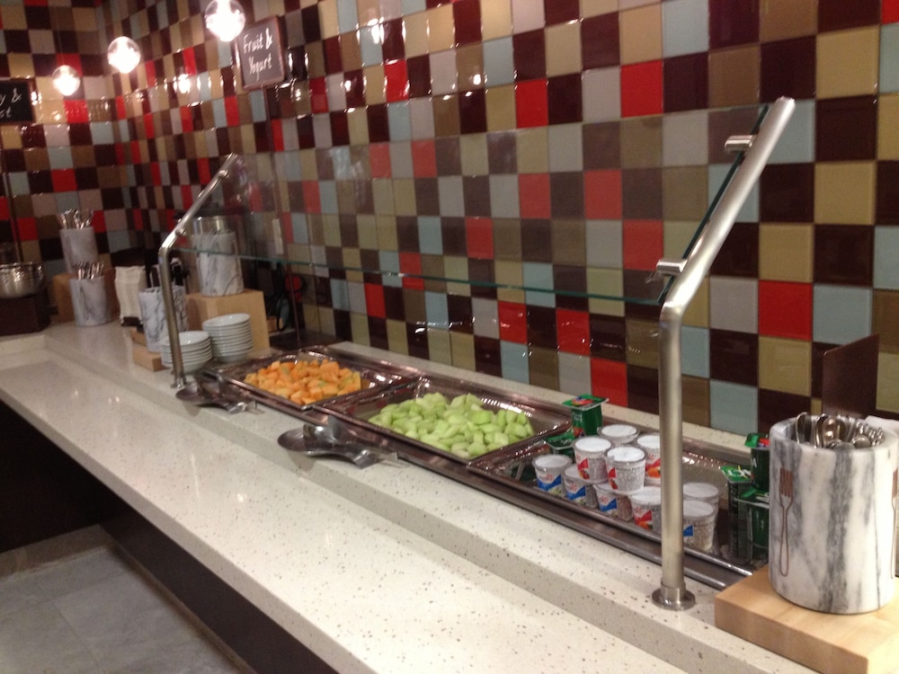 Embassy Suites Newark Airport - photo 38