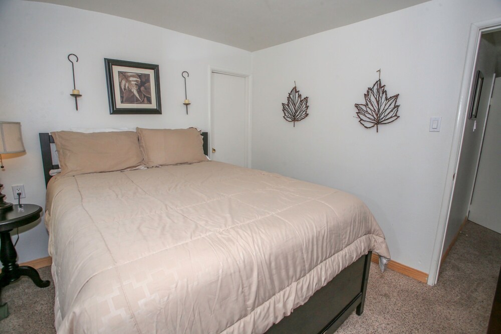Little Swiss Inn - photo 6