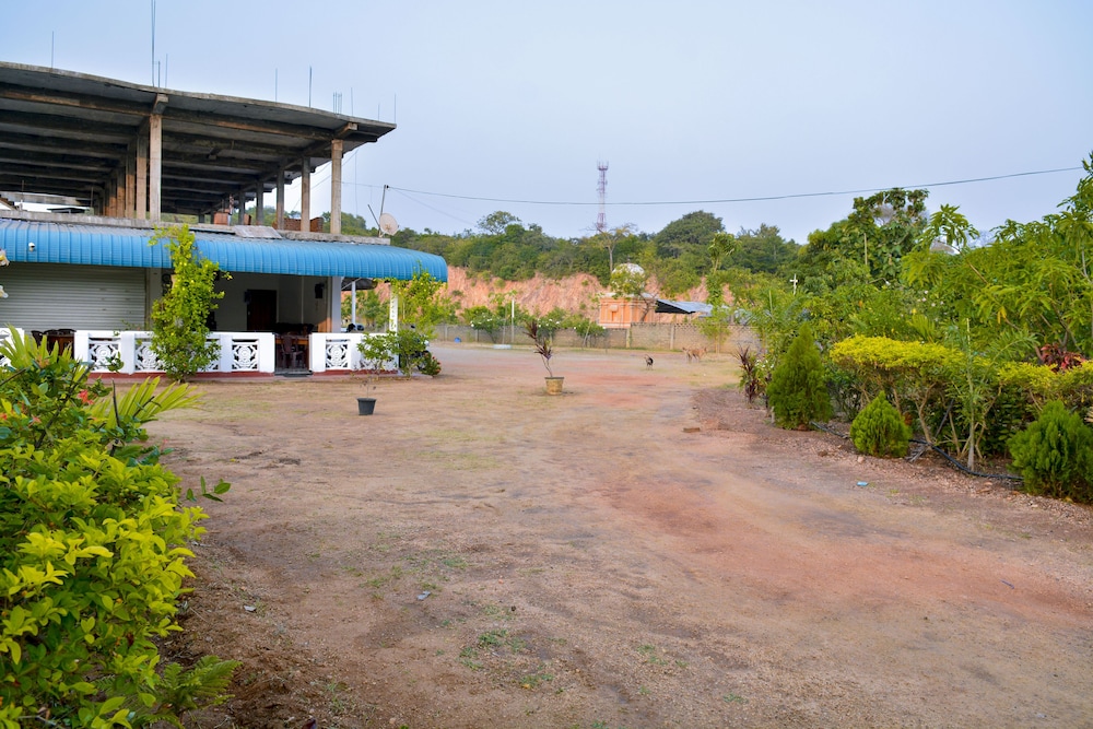 Hotel Aathithan Trincomalee in Trincomalee, Sri Lanka
