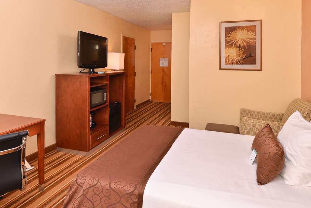 Best Western Plus Richmond Airport Hotel - photo 14