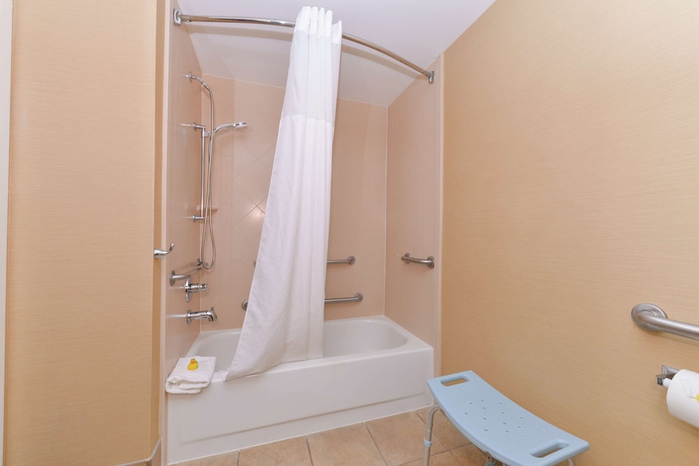 Hampton Inn Columbus East - photo 26