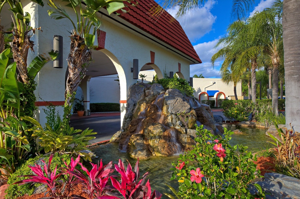 Maingate Lakeside Resort - photo 42