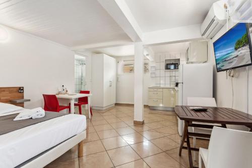 Studio 1 Anthurium A 7min de la plage — 4-Star Luxury Hotel in Les Trois-Ilets, Martinique