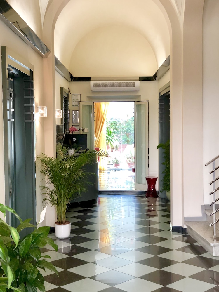 Hotel Tirrenia — hotel in Viareggio