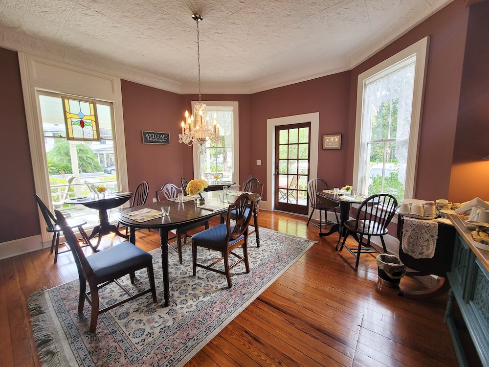 Camellia Rose Inn - photo 20